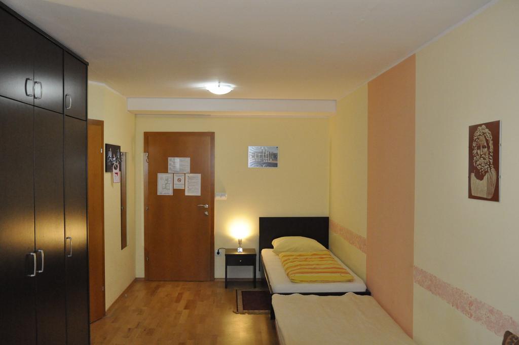 Guest House Mlada Lipa Maribor Quarto foto